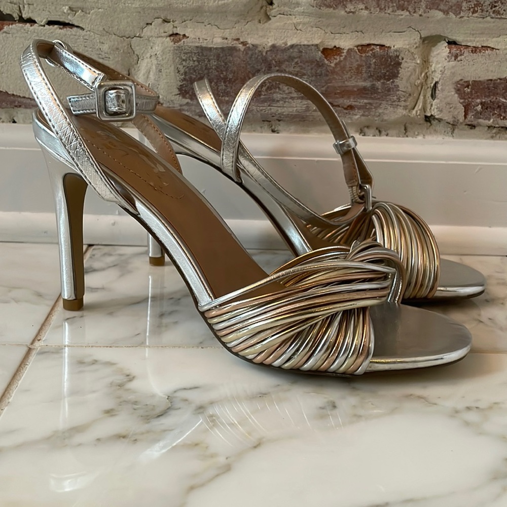 Mix No. 6 Daroula Gold and Silver sandal / heel size 8